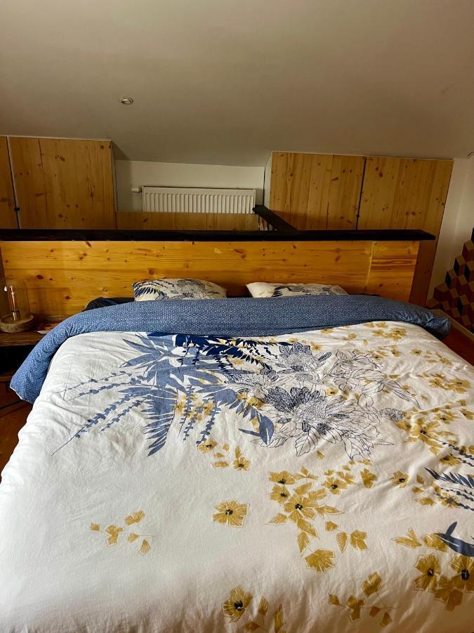 Capstay La Louviere Luaran gambar
