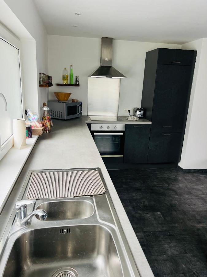Capstay La Louviere Luaran gambar