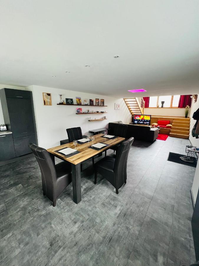 Capstay La Louviere Luaran gambar