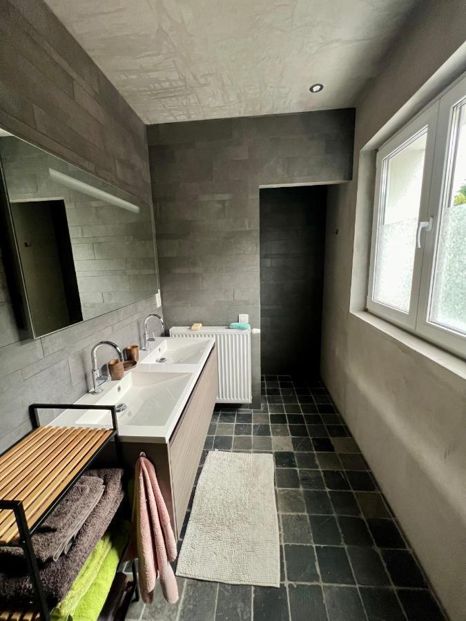Capstay La Louviere Luaran gambar