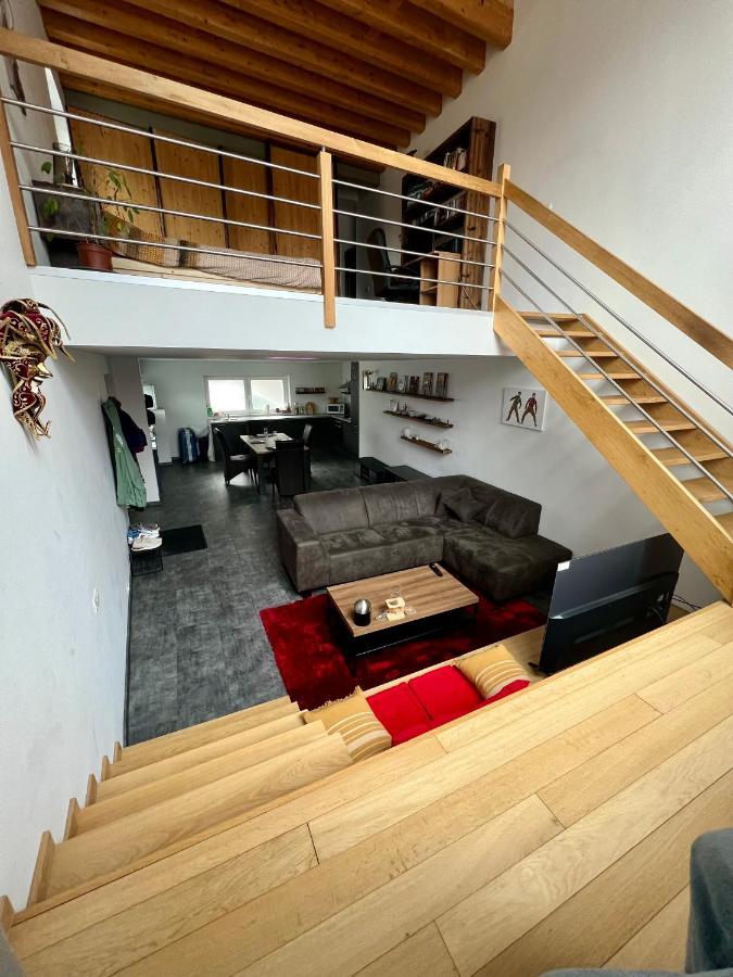 Capstay La Louviere Luaran gambar