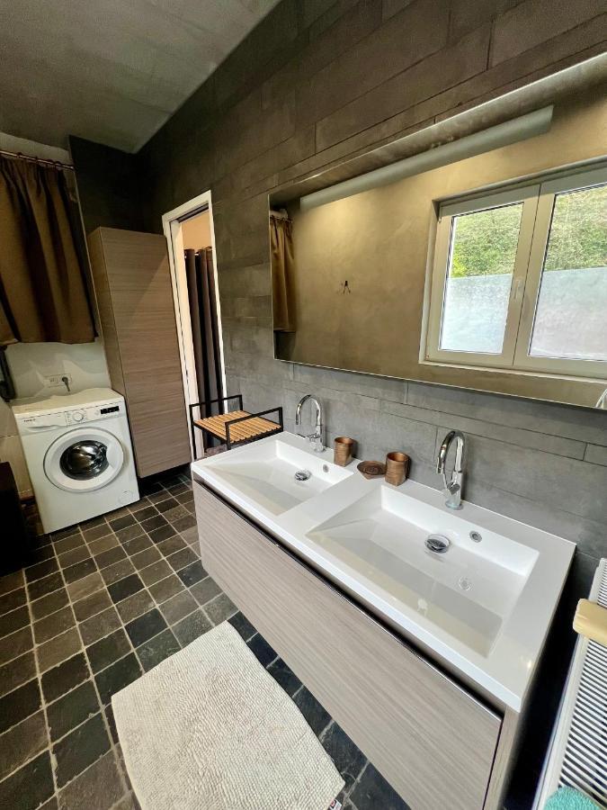 Capstay La Louviere Luaran gambar