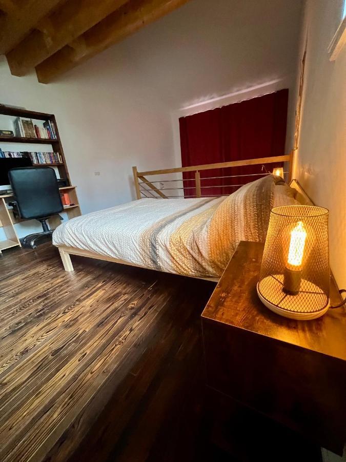 Capstay La Louviere Luaran gambar