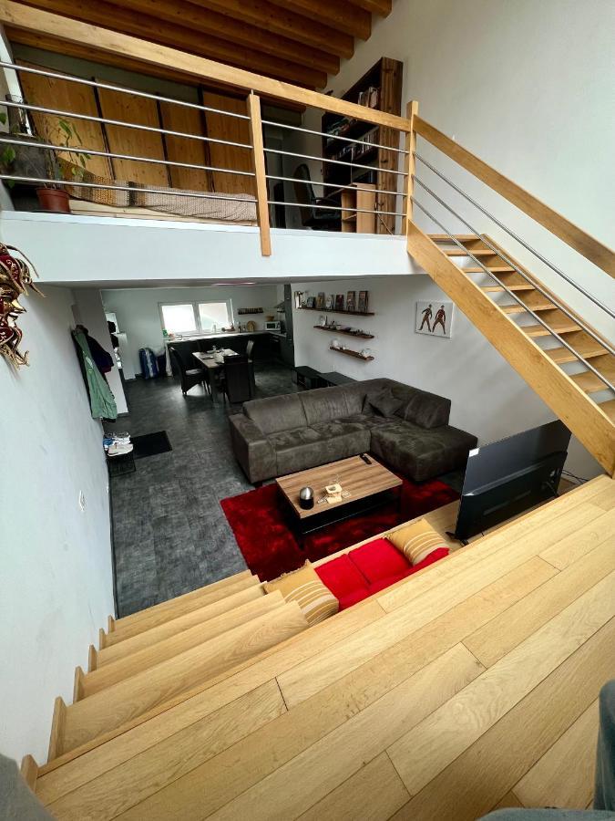 Capstay La Louviere Luaran gambar