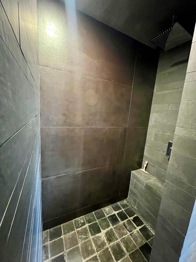 Capstay La Louviere Luaran gambar