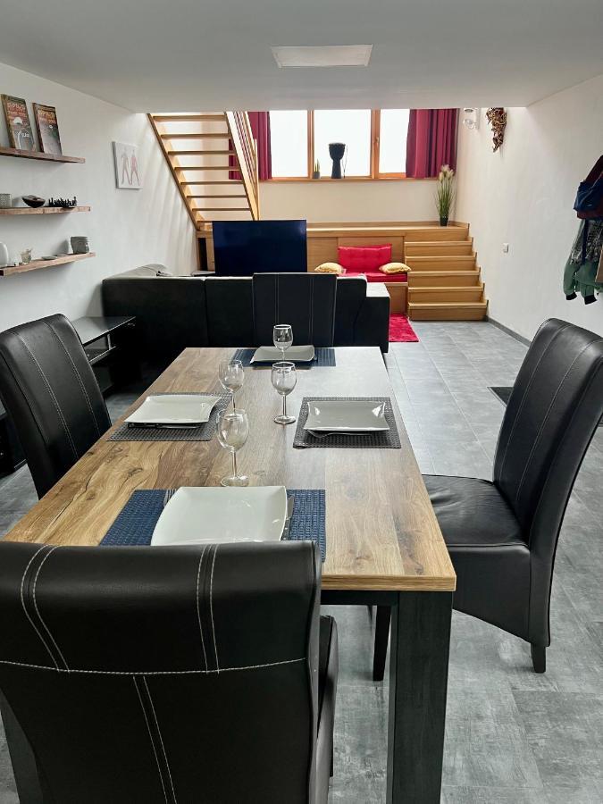 Capstay La Louviere Luaran gambar