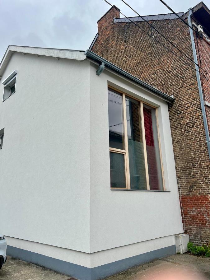 Capstay La Louviere Luaran gambar