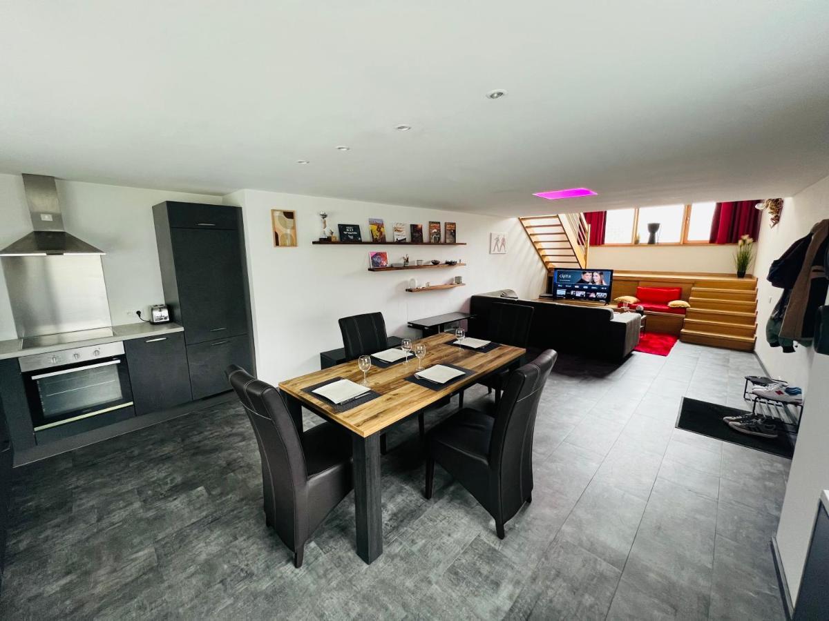 Capstay La Louviere Luaran gambar