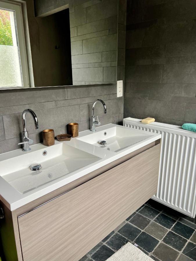 Capstay La Louviere Luaran gambar