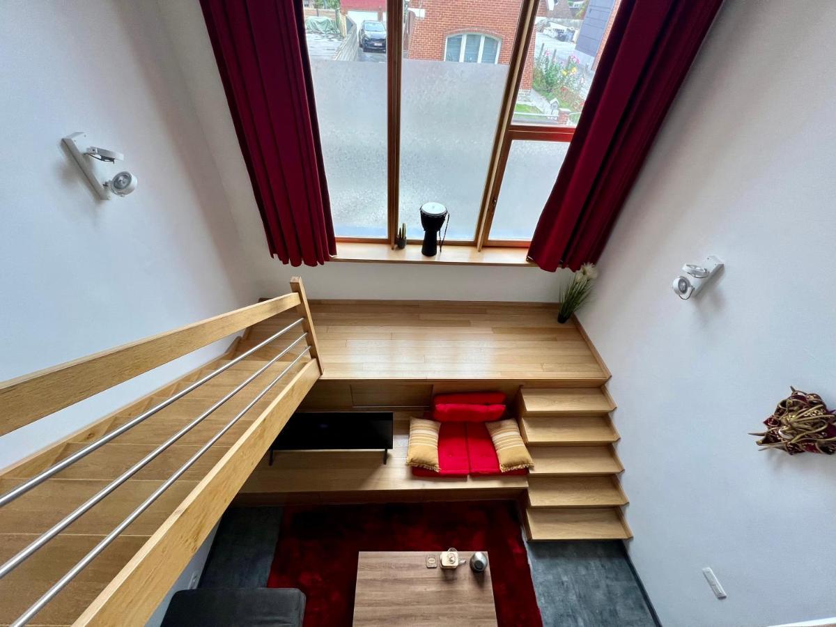 Capstay La Louviere Luaran gambar