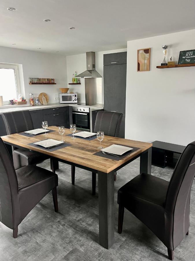 Capstay La Louviere Luaran gambar