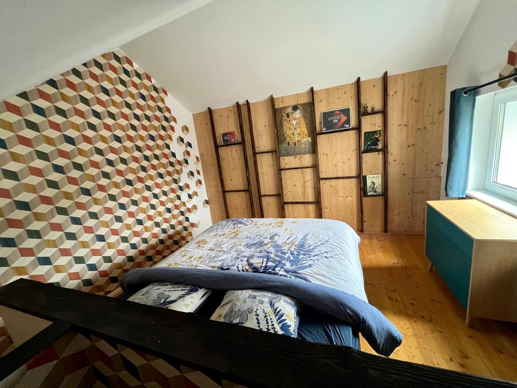 Capstay La Louviere Luaran gambar